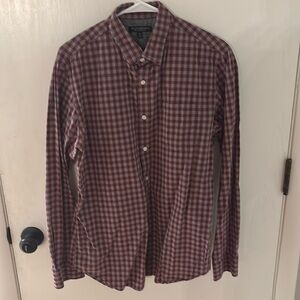 Men’s medium Banana Republic soft wash collared shirt.